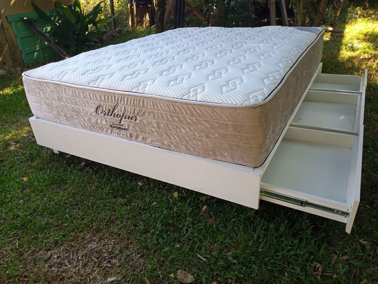 Com entrega Belo conjunto de cama e colchão Queen