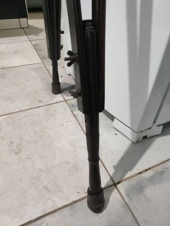 Par de muletas de madeira - Foto 5