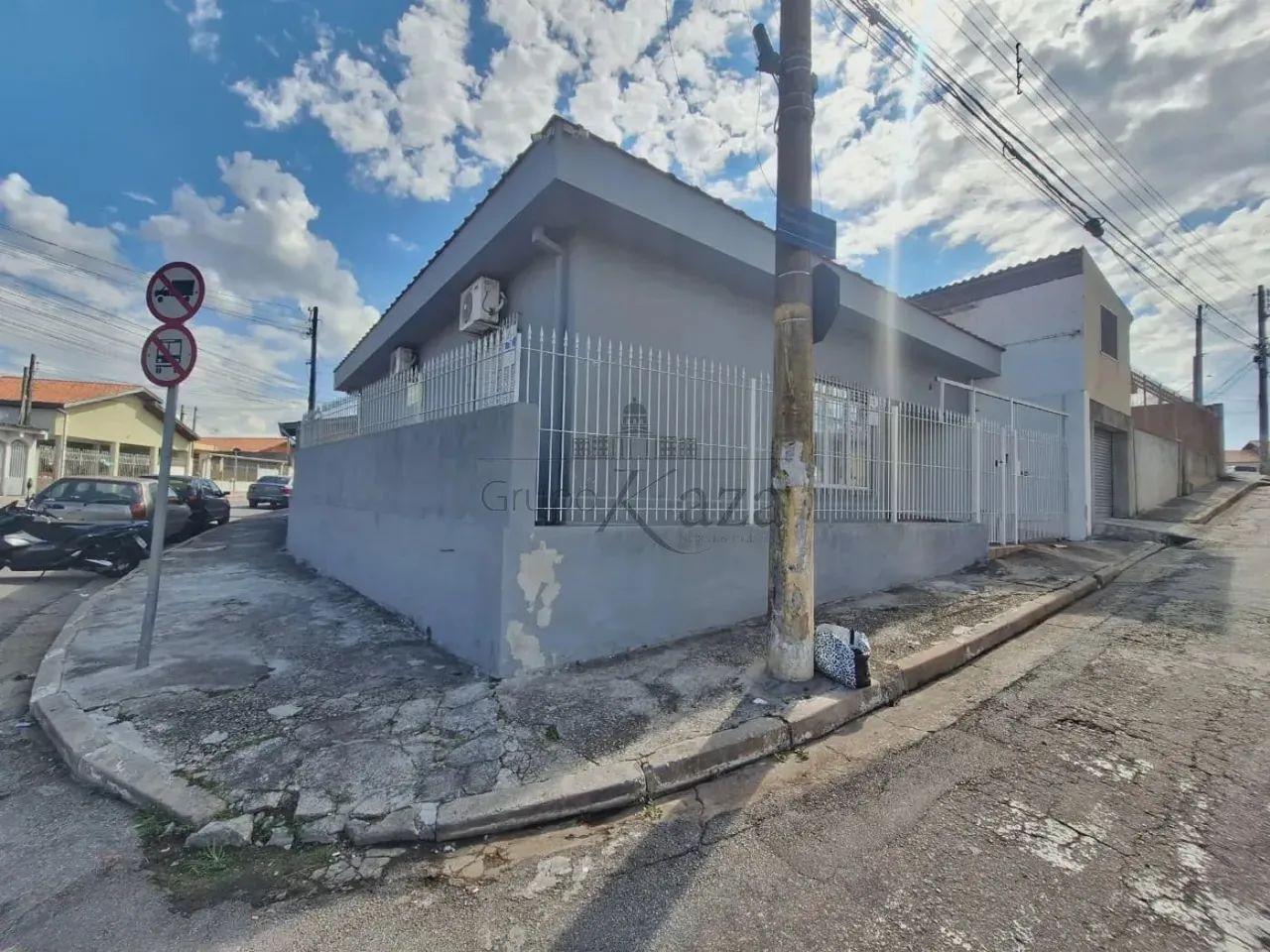 Imóvel para aluguel tem 157 metros quadrados com 4 quartos