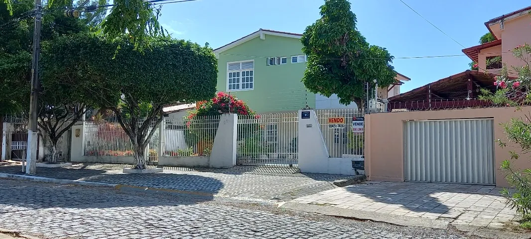 Vendo casa duplex com 5 quartos em Lagoa Nova, Natal