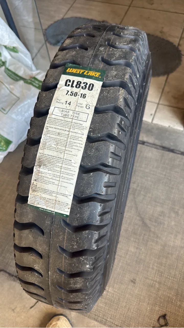 Pneu 750-16 novo borrachudo 