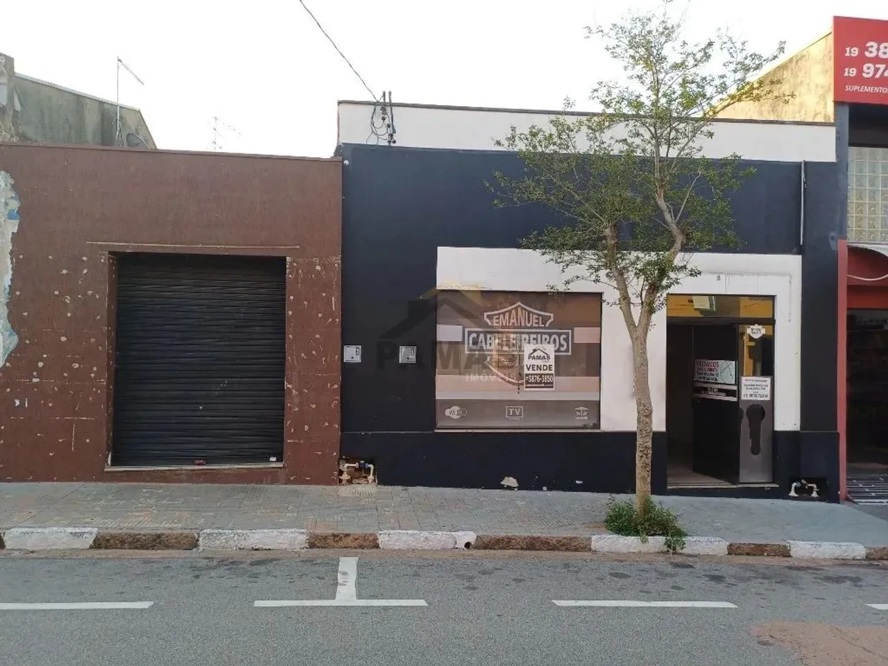 São 02 pequenos salões e excepcional terreno no centro de Vinhedo/SP