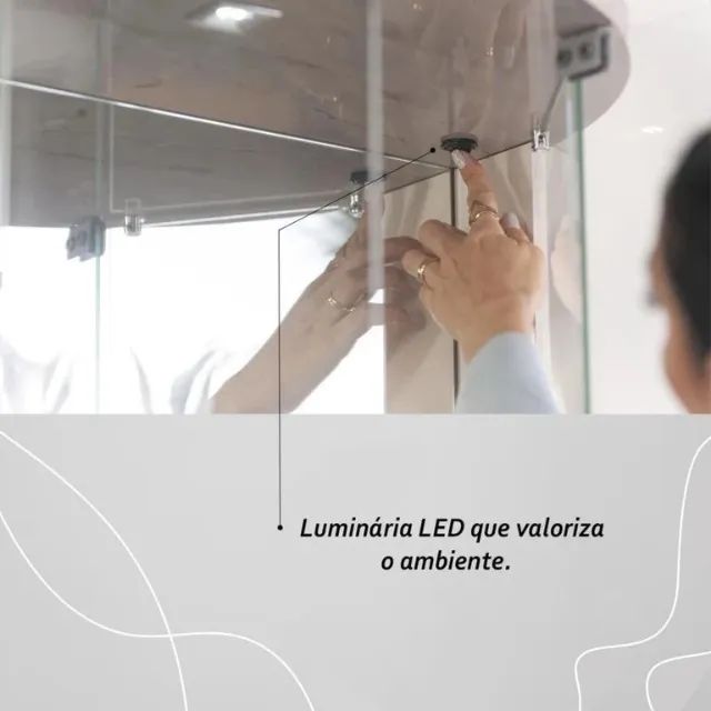 Cristaleira Opera calaca off white com vidro e LED  - Foto 3