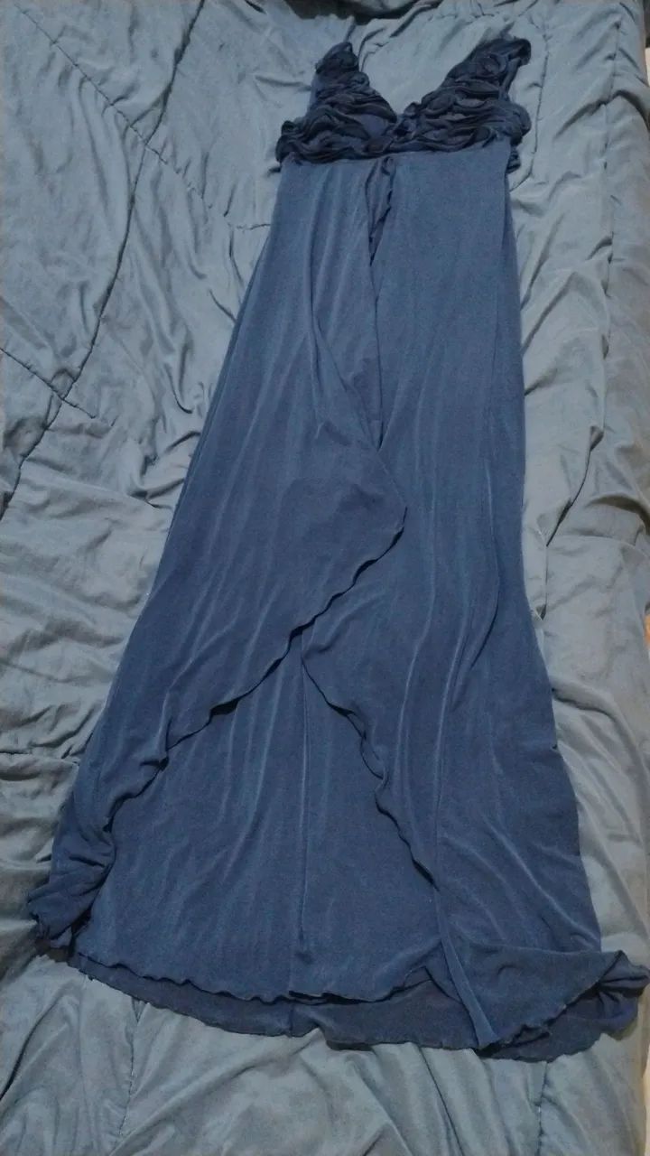 Vende-se lindo vestido!!  Com bojo..