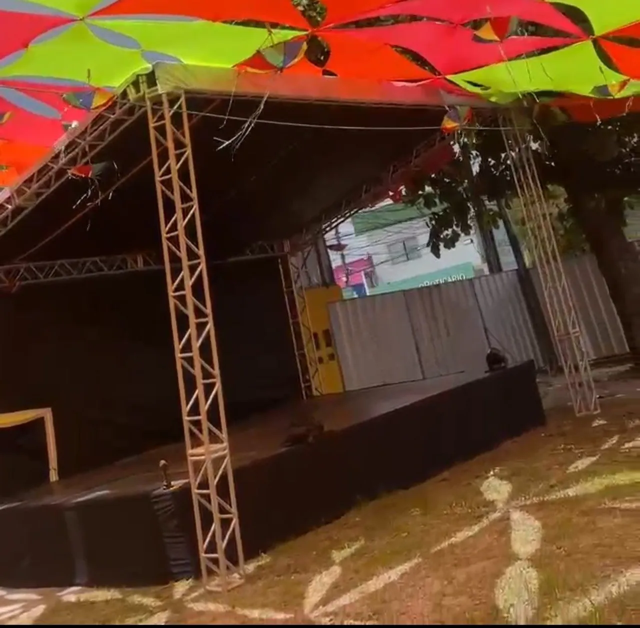 Palco 6 x 4 completo , para locação em eventos.