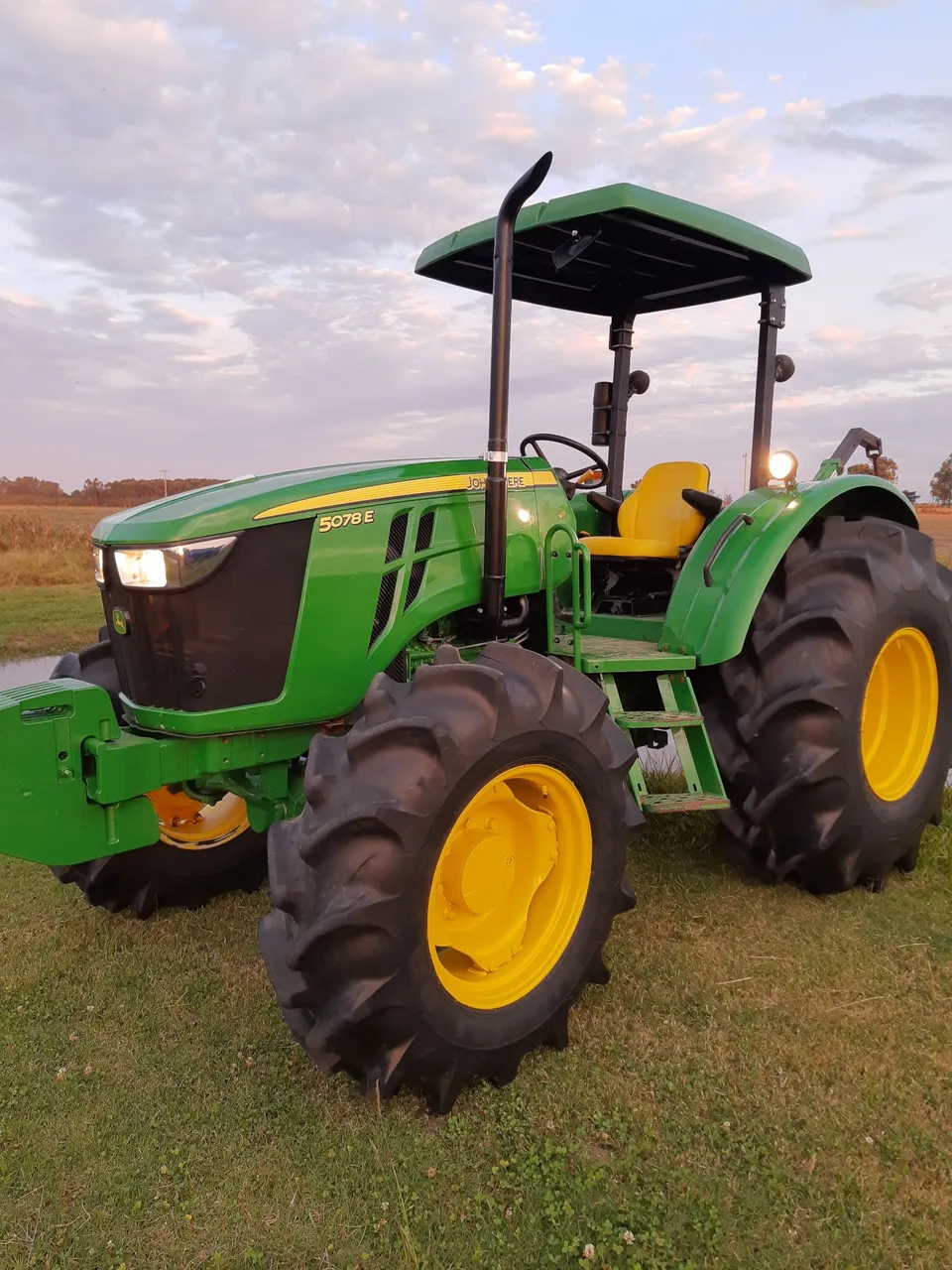 Trator John Deere 5078E 4x4 ano 2021