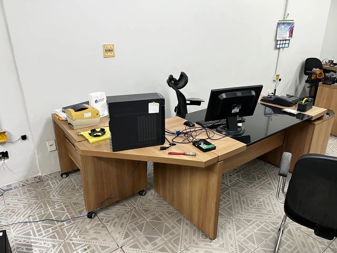 3 mesas grandes para escritório  - Foto 2