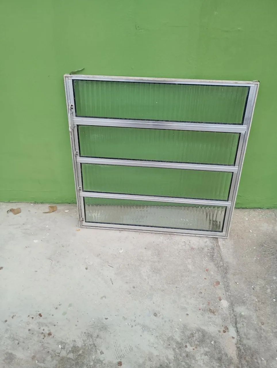 VITRÔ BASCULANTE 60X60cm