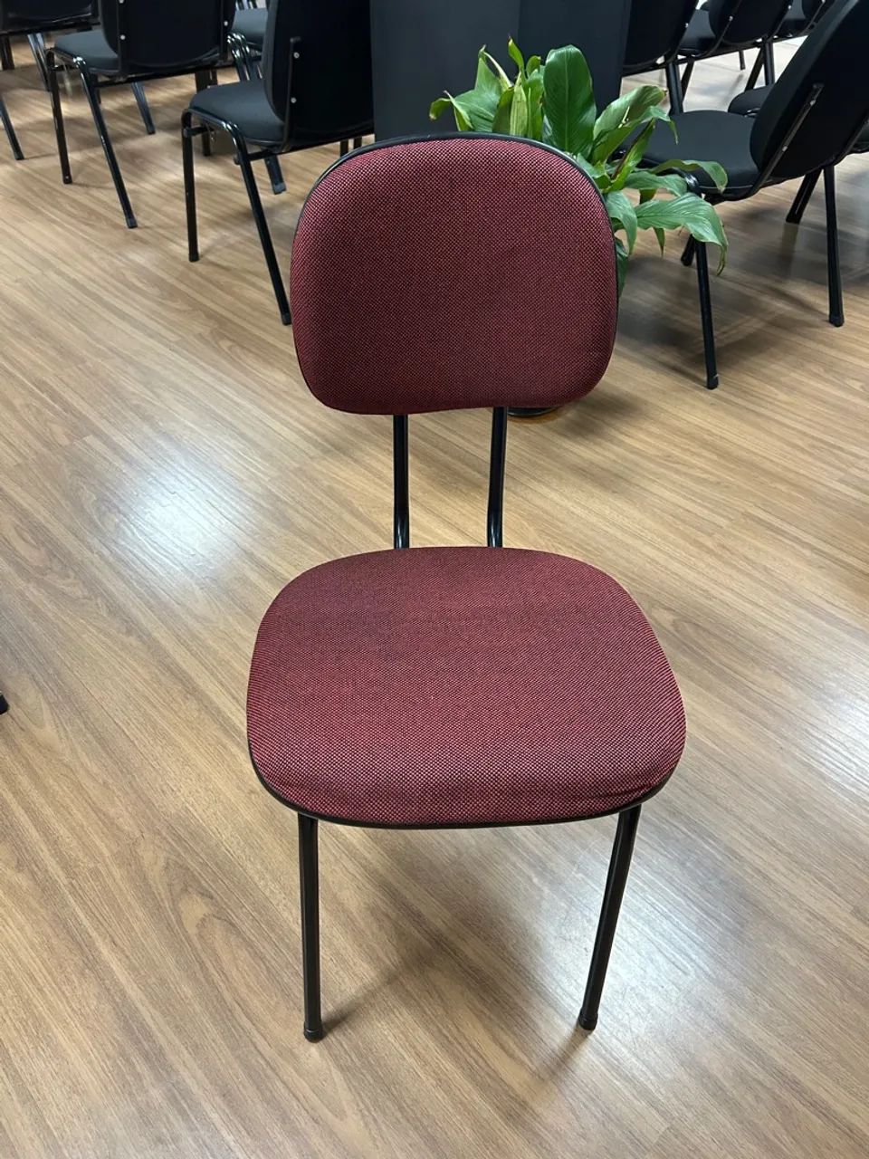 Cadeiras com Assento em Tecido - Foto 4