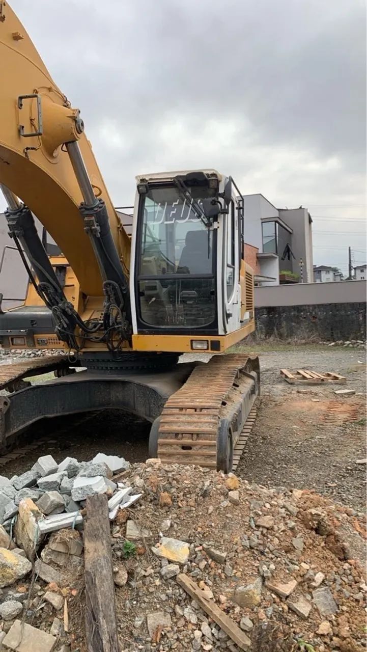 Escavadeira de de 800 mil por 560 mil. - Foto 3