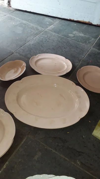 Jogo de Pratos Antigo e Travessa antigo 