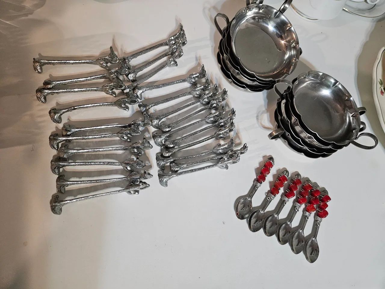 Conjunto de taças de sobremesa, 20 porta talheres, e  6 colheres de café 
