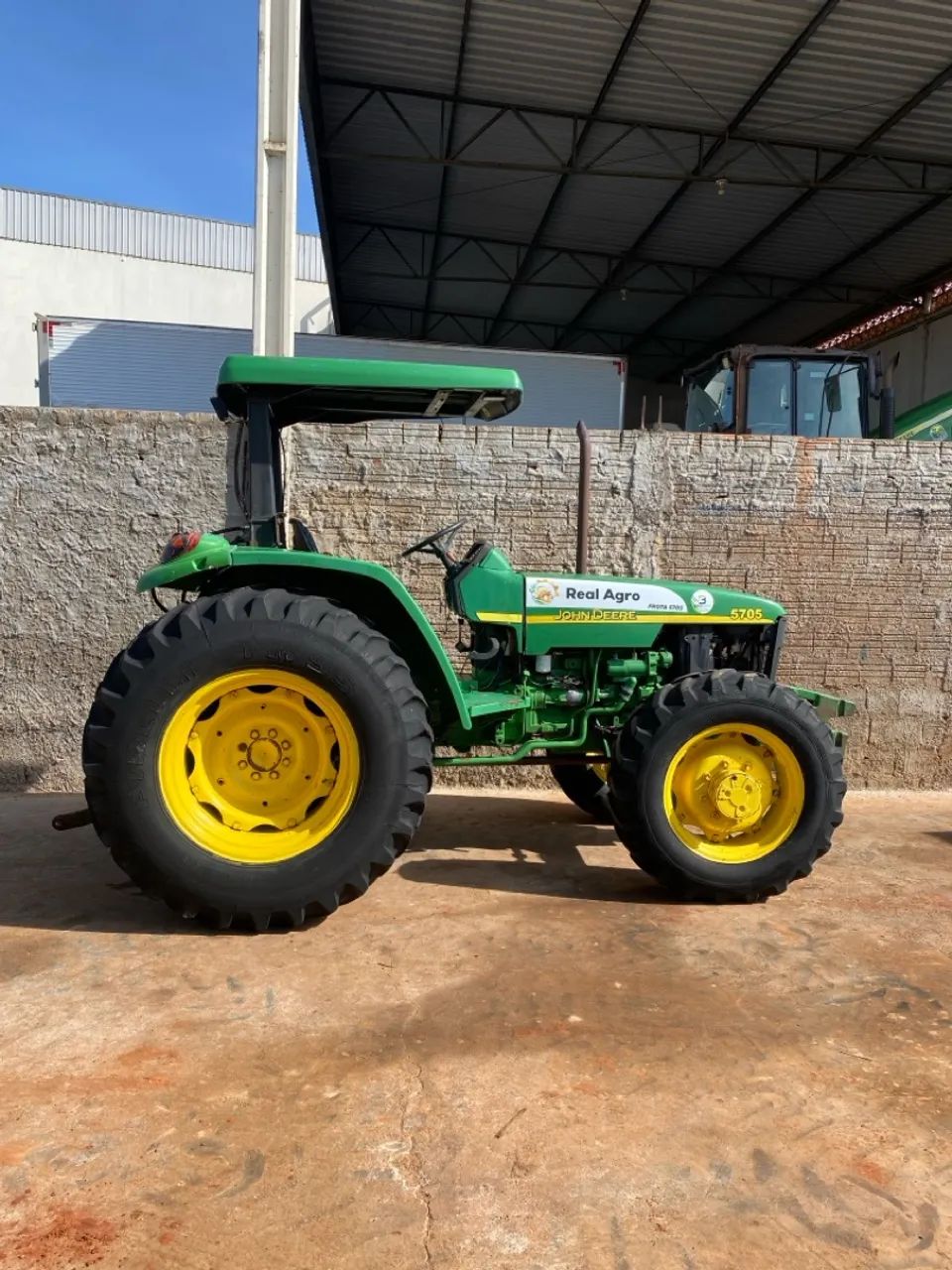 Trator 5705 Jhon Deere  - Foto 3