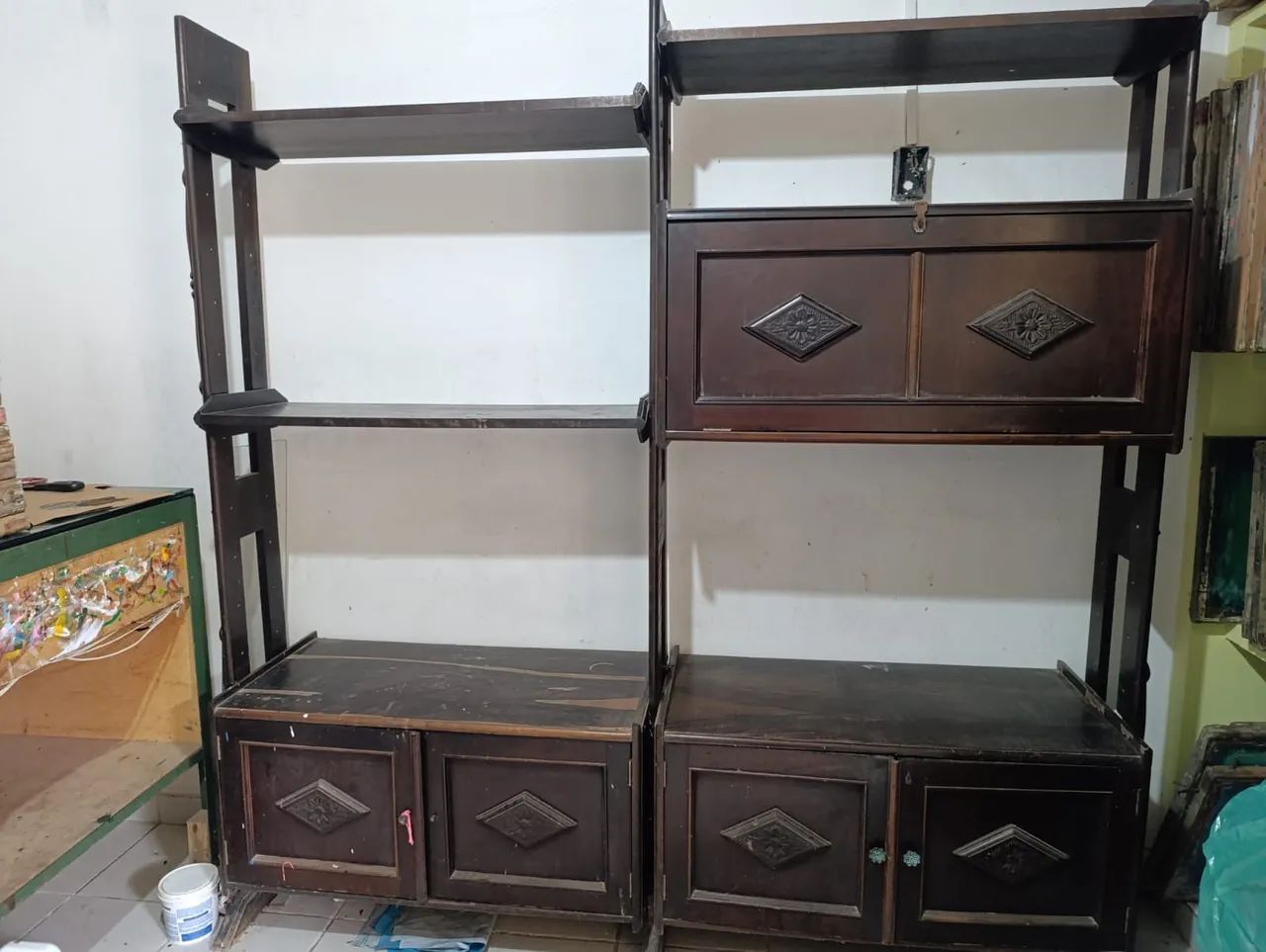 Estante antiga.64385930855554121