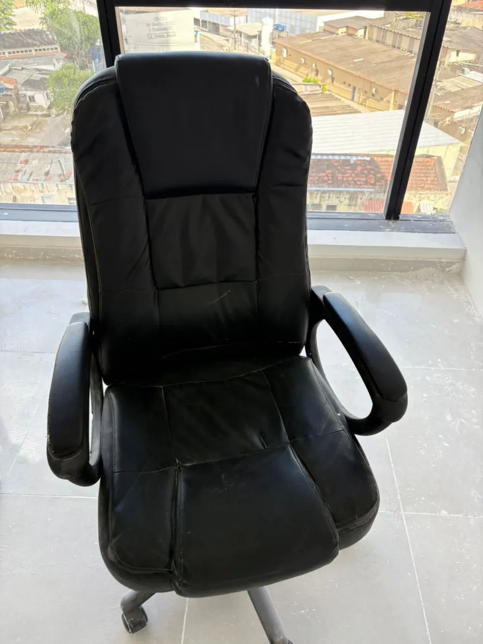 POLTRONA DE COURO - ESCRITÓRIO, ESTUDOS, GAMES?