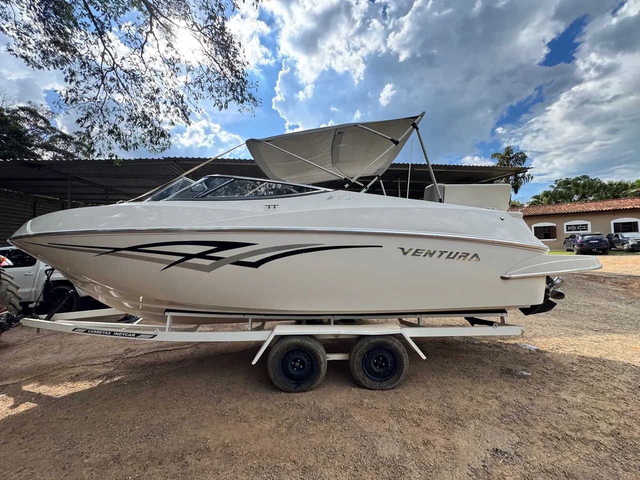 Lancha Ventura V250 Comfort Mercruiser V8 350 MAG 2012 - Foto 7