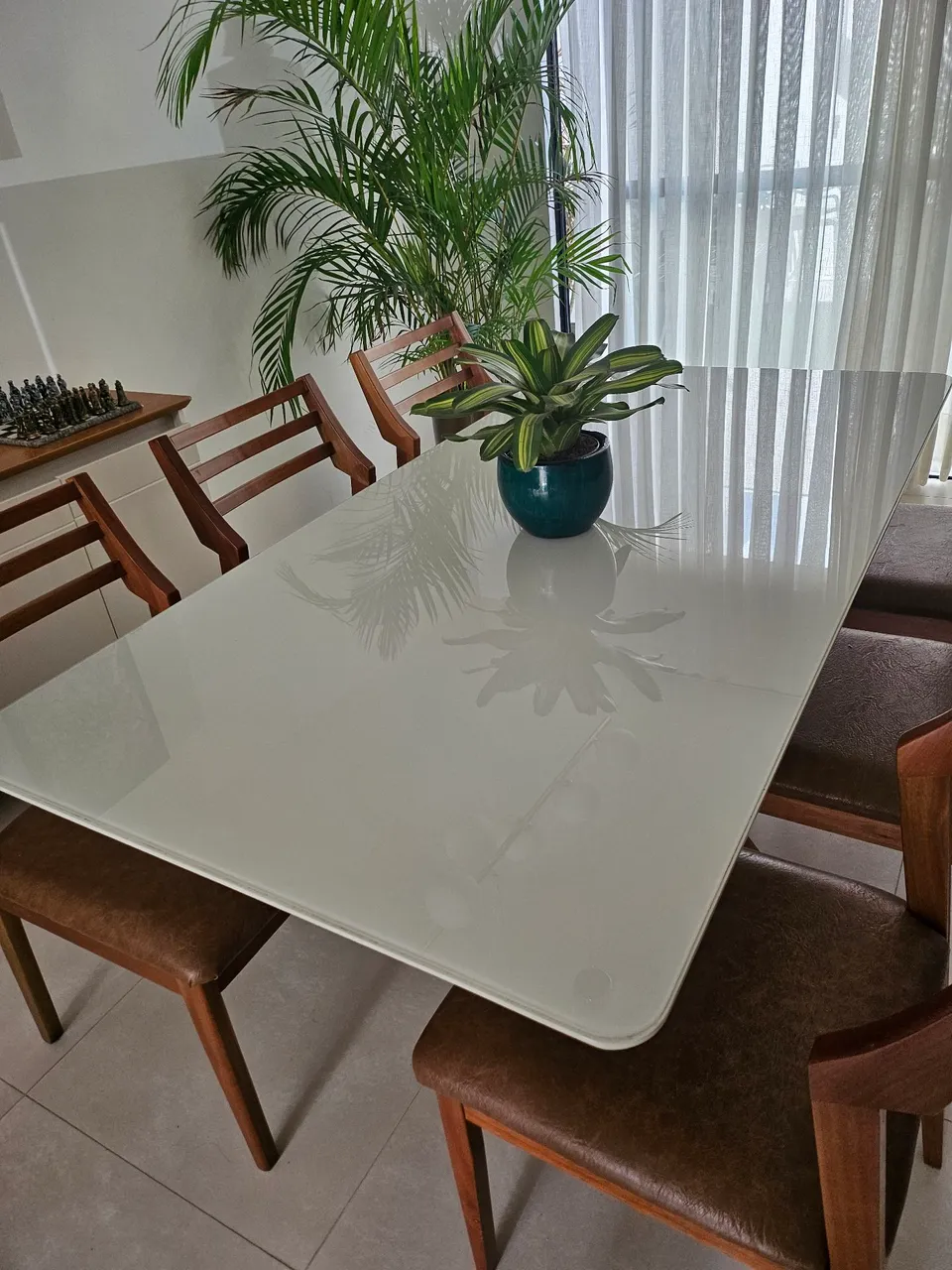 Mesa de Jantar com buffet (sem cadeiras)