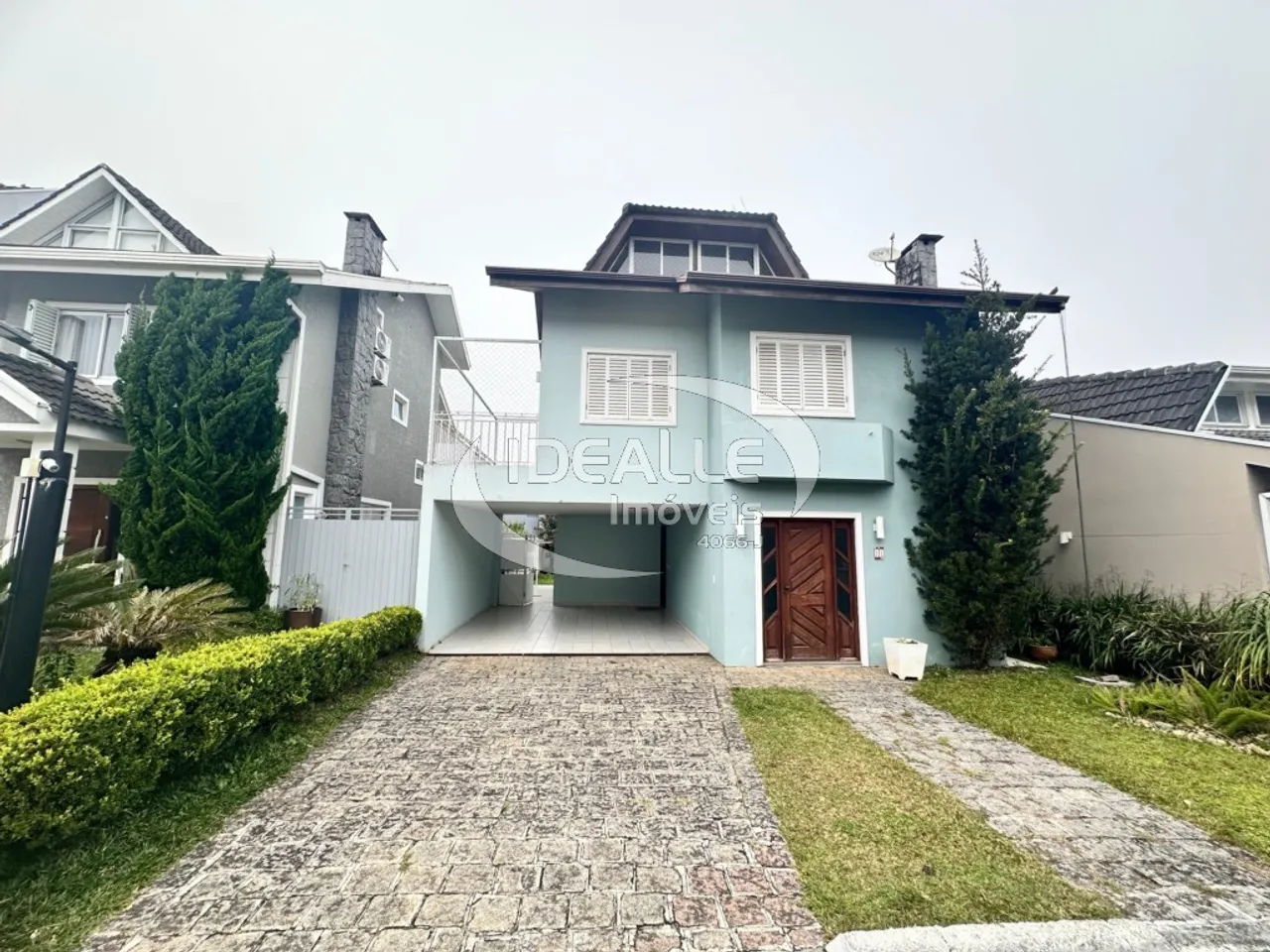 Casa de Condomínio com 4 quartos para alugar por R$ 8000.00, 178.76 m2 - SANTA FELICIDADE