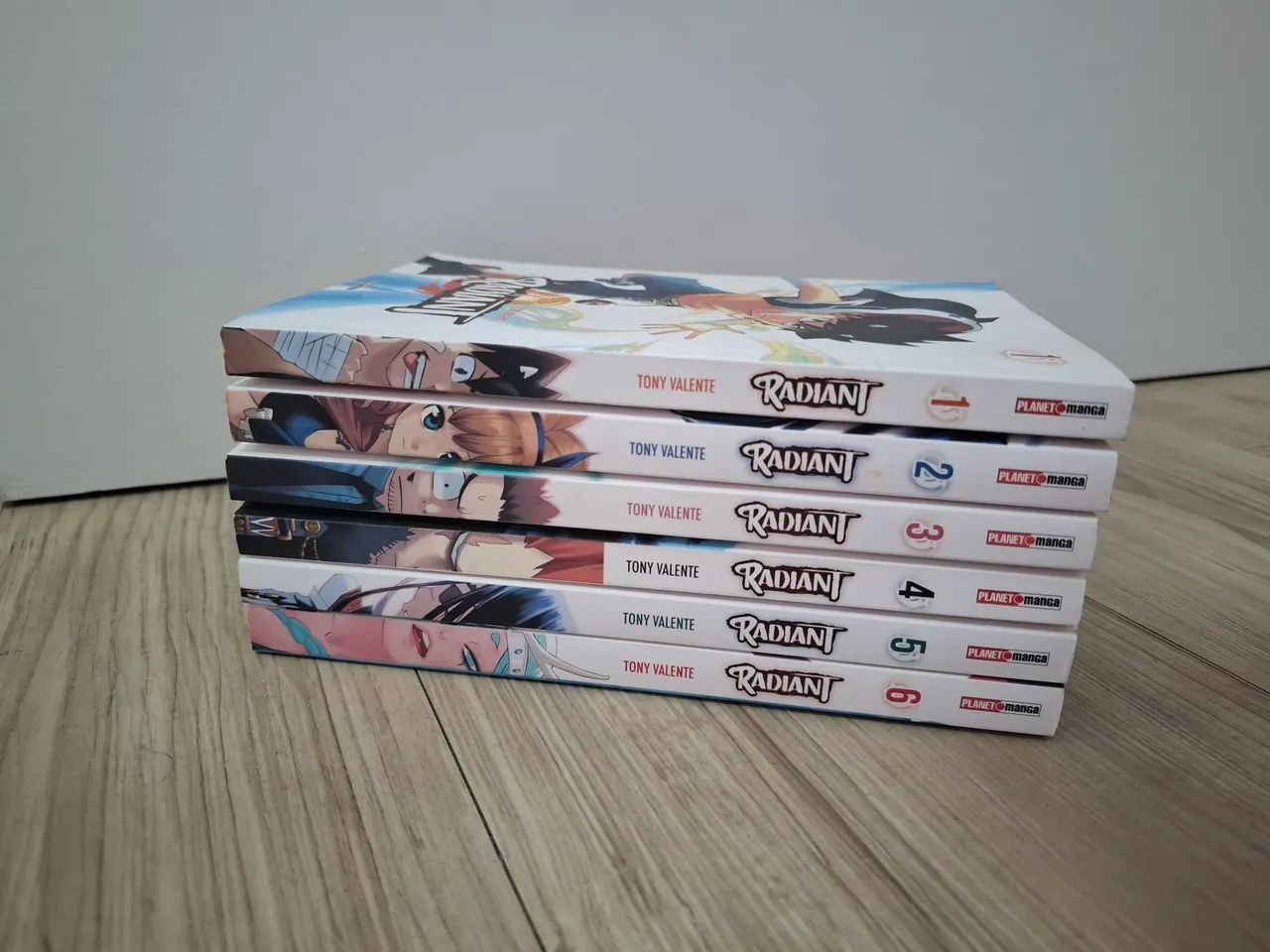 Coleção Mangás Radiant 1-6 - Foto 2