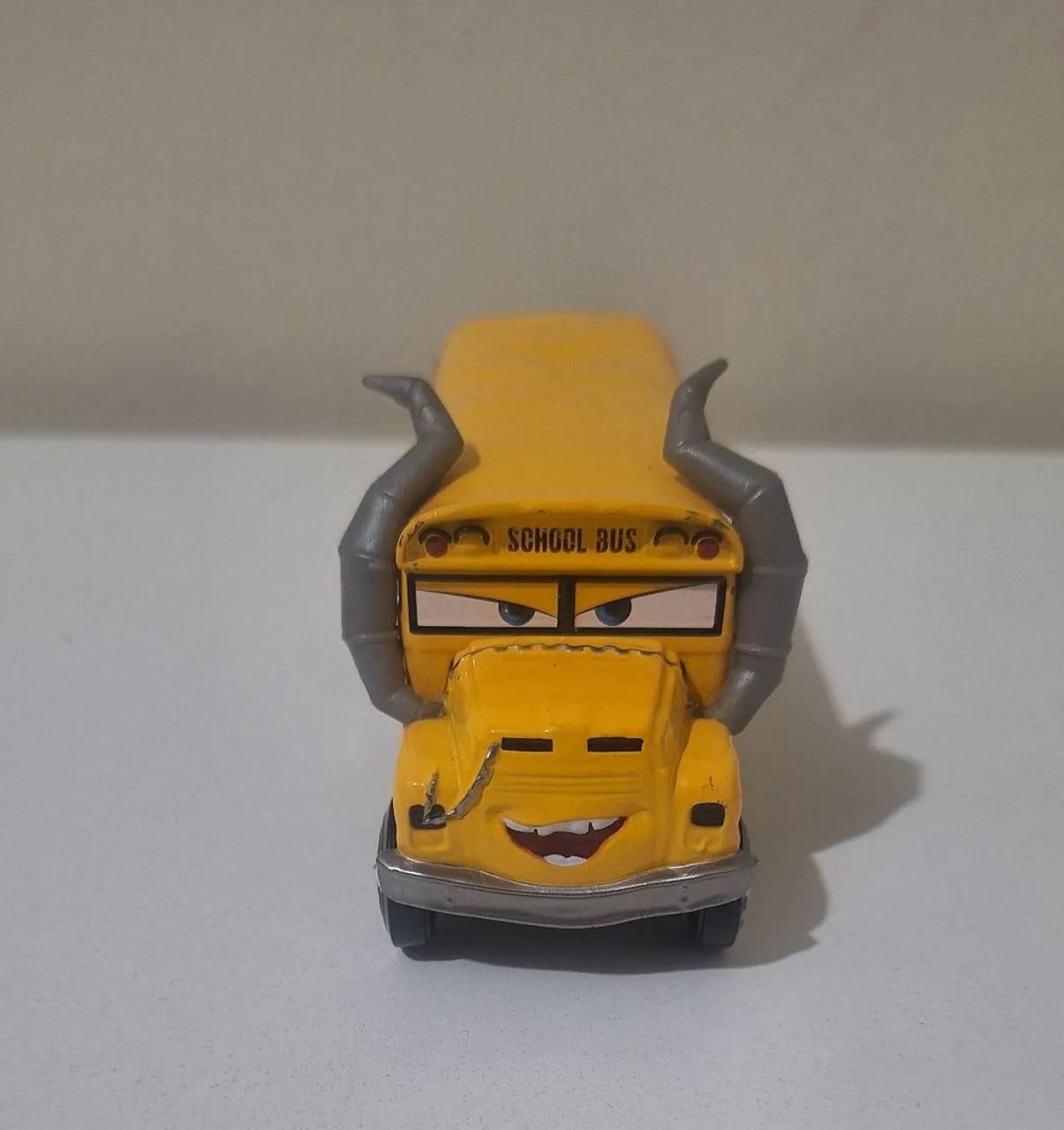 Ônibus escolar do filme Carros