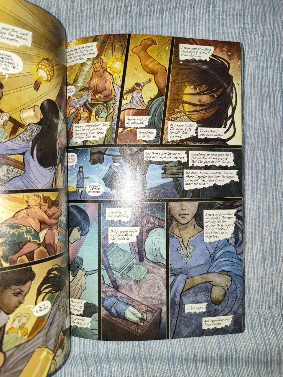 Monstress Volume One - Awakening - Em INGLÊS  - Foto 3