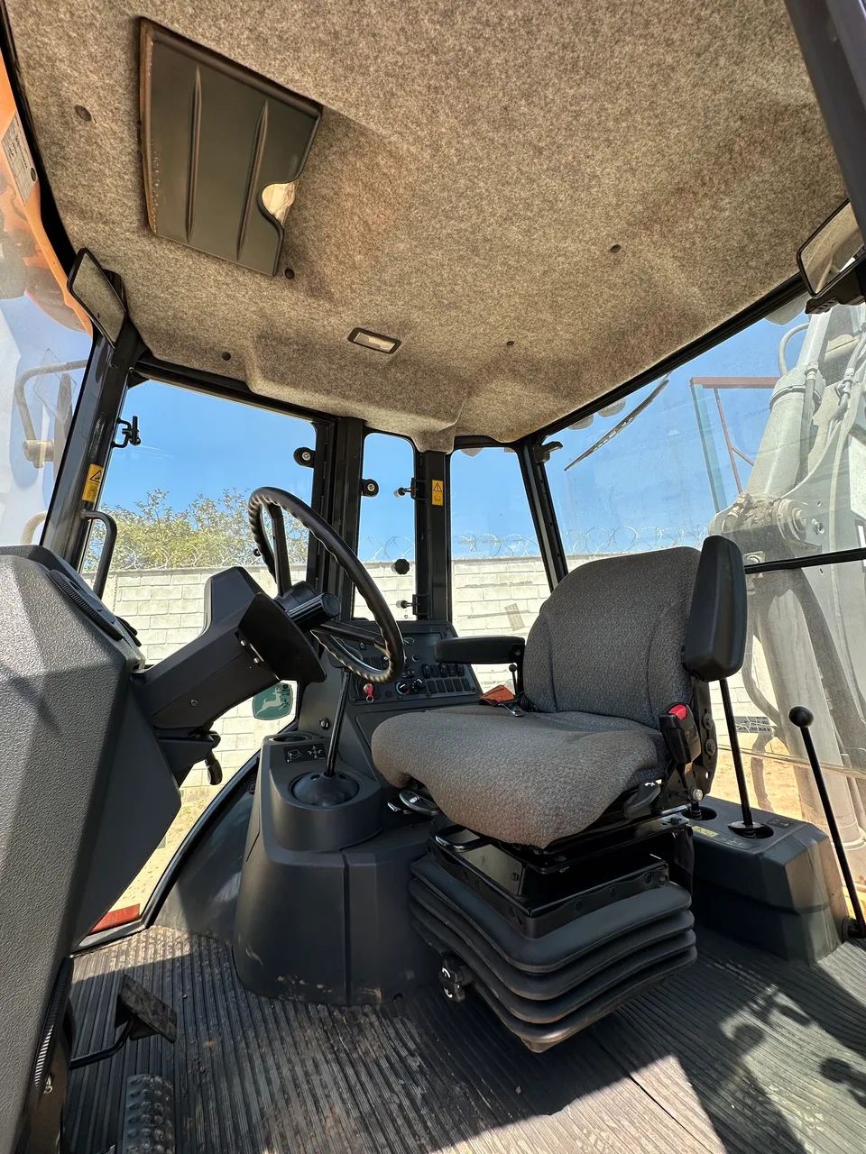 Retroescavadeira John Deere 310L 2020 - Foto 6