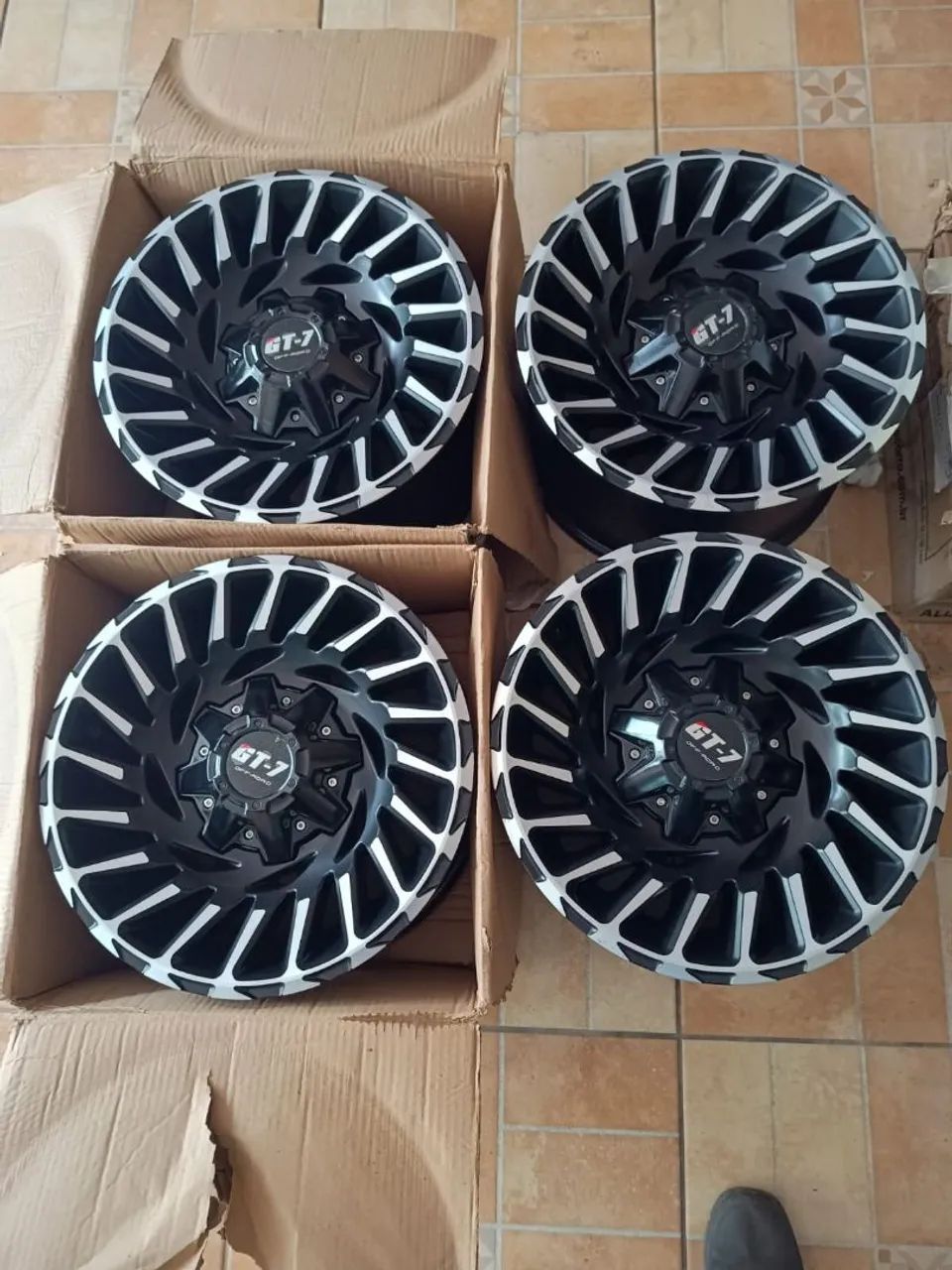 Rodas 17" 8 furos  - Foto 2