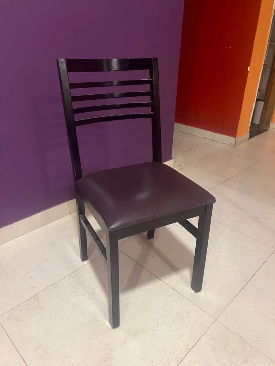 Mesa 136x90cm com 4 cadeiras  - Foto 3