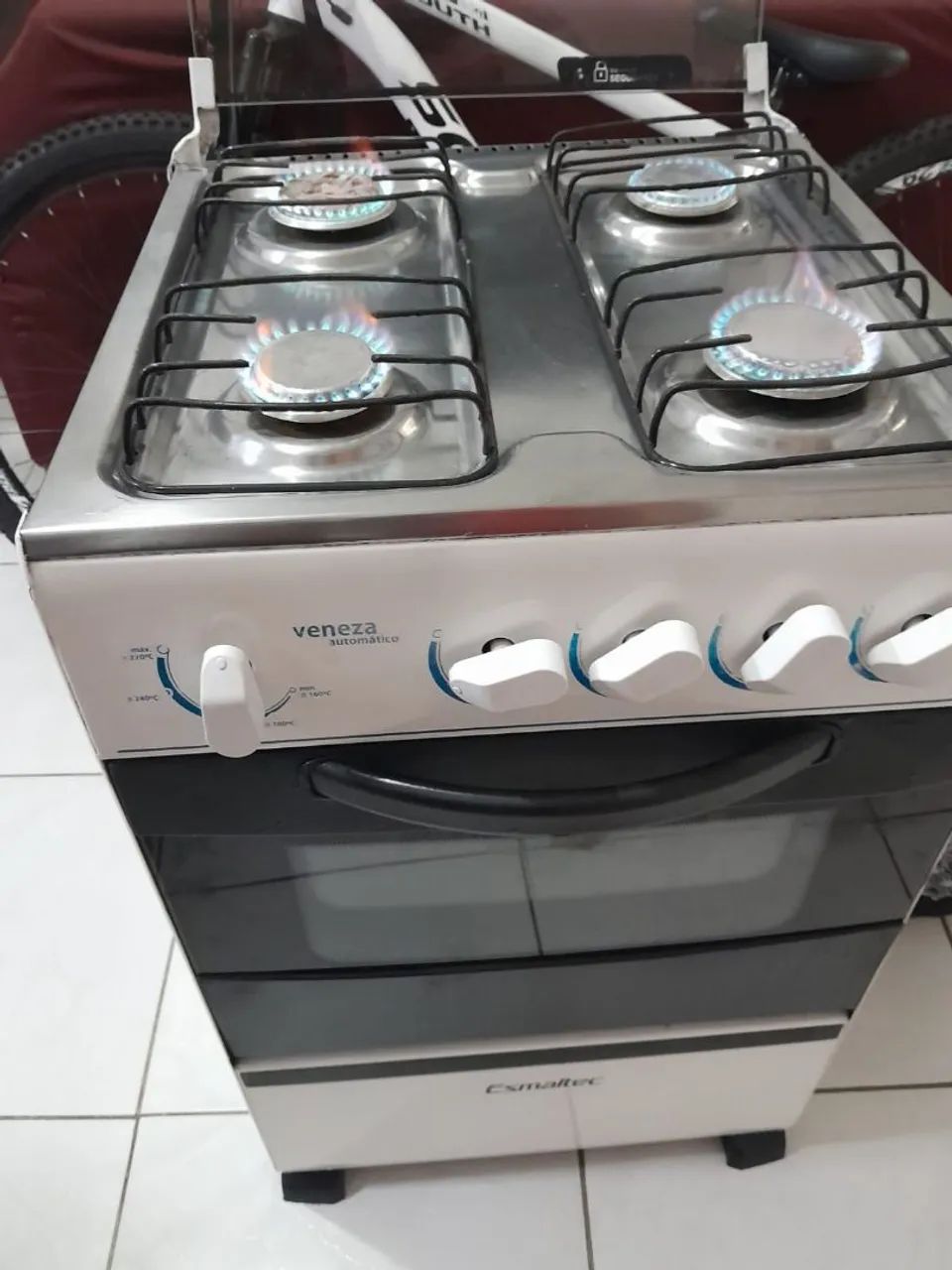 VENDO UM FOGÃO 4 BOCAS ESMALTEC  