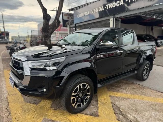 TOYOTA HILUX SRX PLUS 4x4 2.8 DIESEL AUT. 2024/2024 24.500 KM RODADOS  R$ 298.000,00 - Foto 2