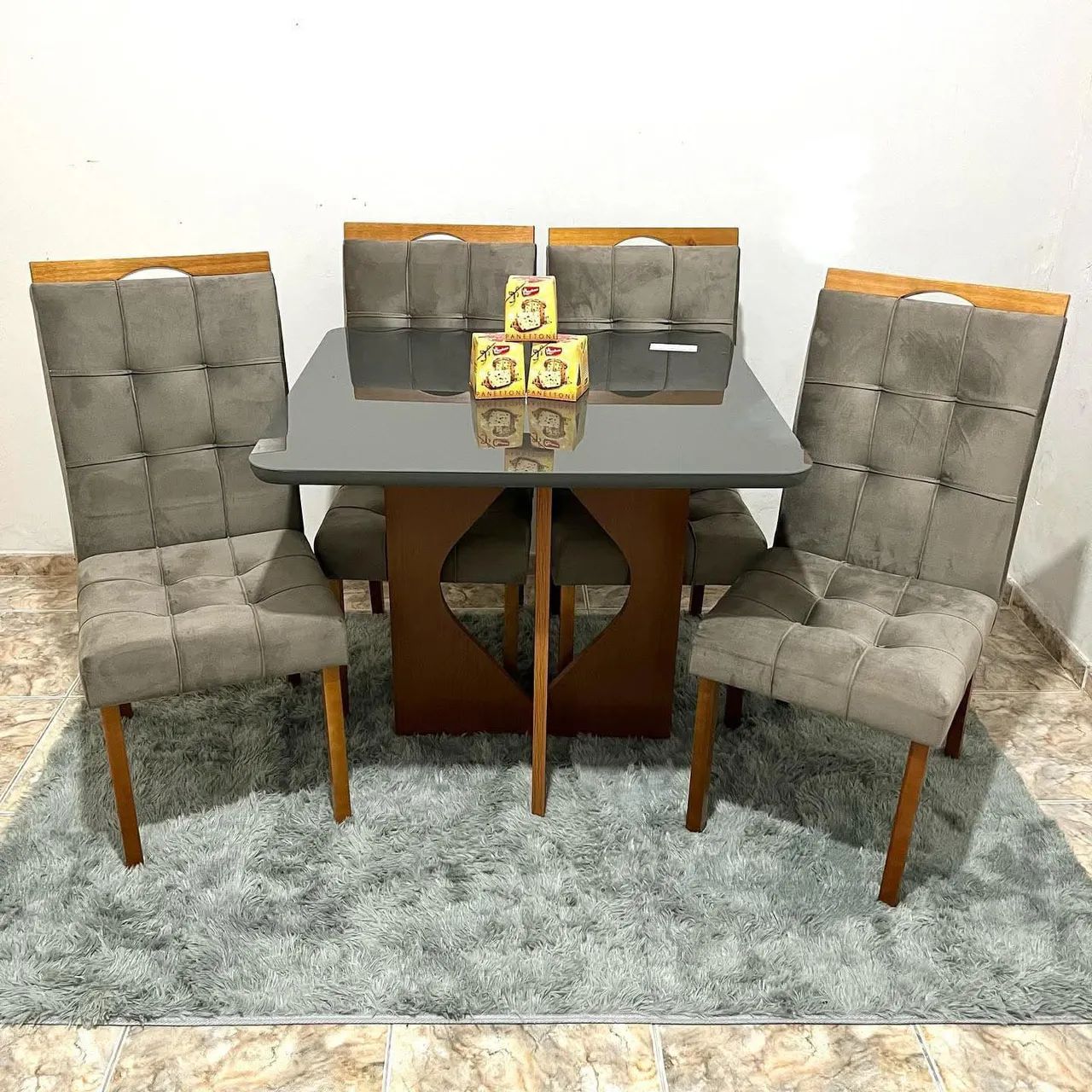 Conjunto Mesa de Jantar com 4 Cadeiras Estofadas - Foto 4