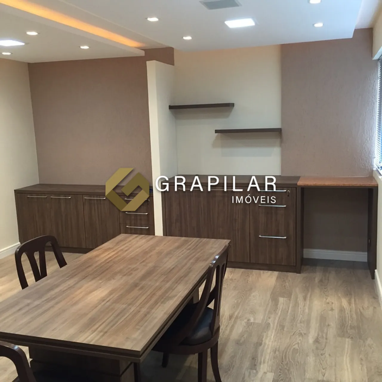 Sala comercial no Bigorrilho, 33m² privativos, semi-mobiliada