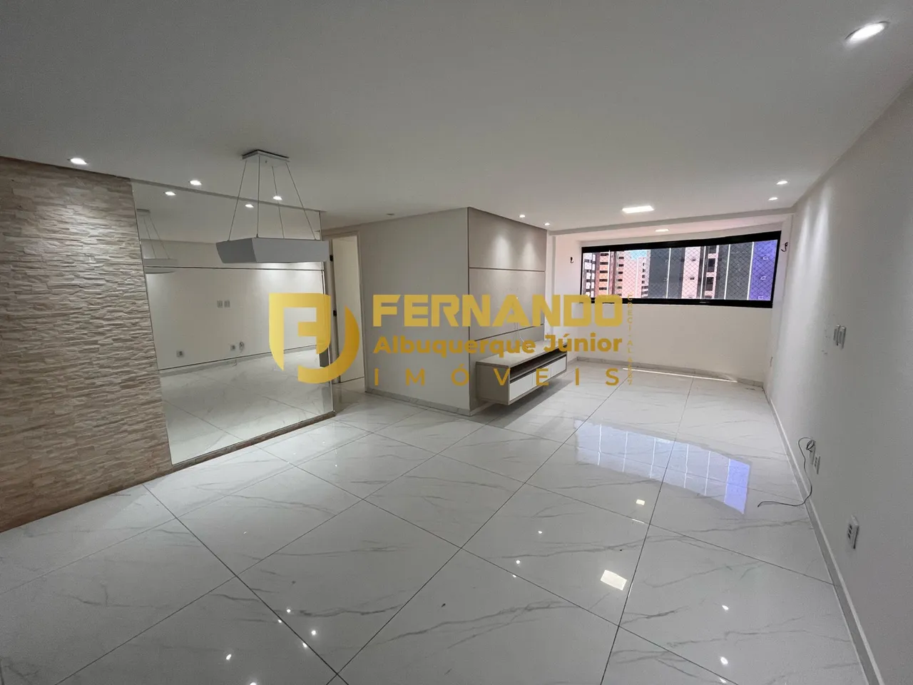 Apartamento 4 quartos, porcelanato, com armários, 100% Nascente na Ponta Verde, 2 Vagas
