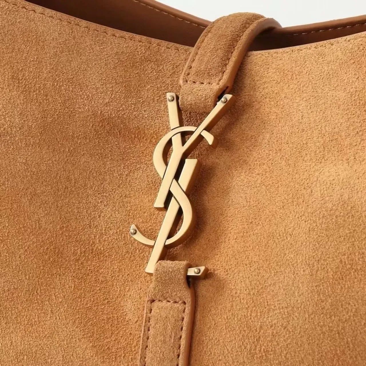 Bolsa YSL LE 5 À 7 BABY FLEXÍVEL EM CAMURÇA  - Foto 2