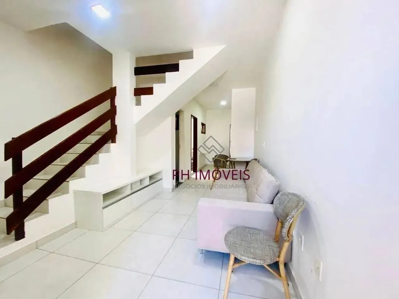 Casa duplex com 2quartos, sendo localizado em Marechal Deodoro