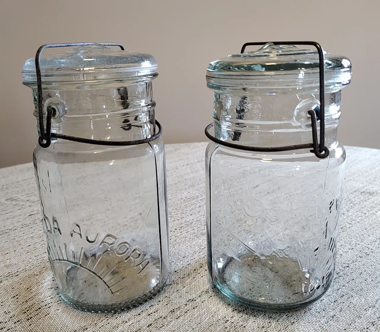 Potes de vidro antigos, com Tampa e Trava.
