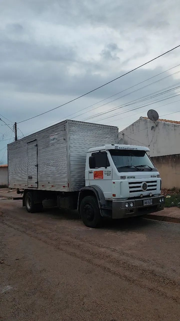 Caminhão baú 15.180 X12 2006