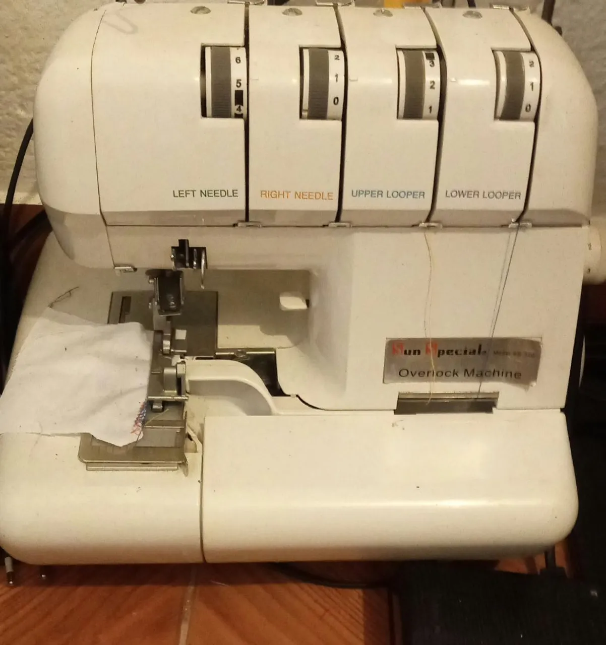 Máquina de Overlock Sun Special