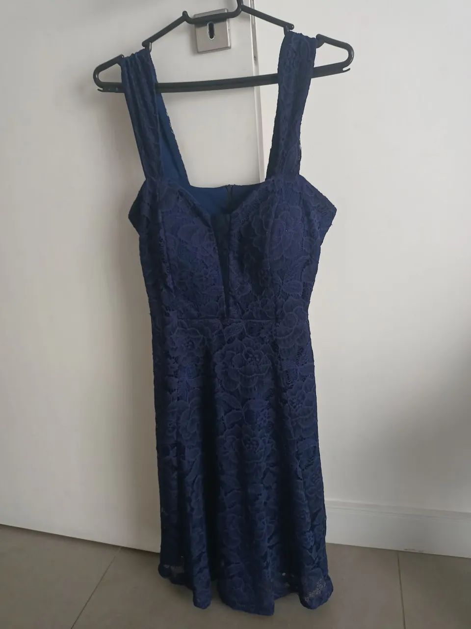 Vestido de renda azul escuro