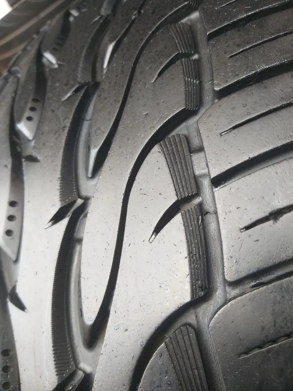 Pneu 255 45 20 toyo novo 1 pneu**  - Foto 2