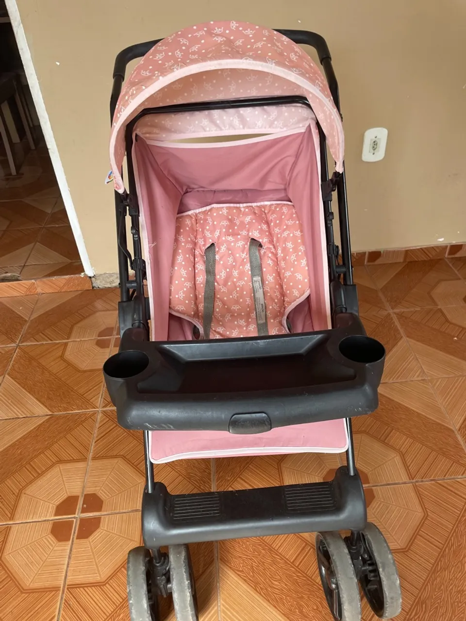 Carrinho de bebê menina