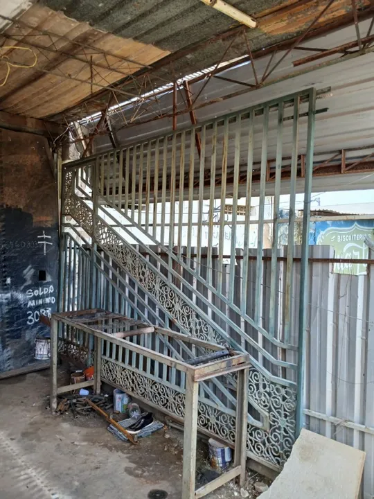 Portão de Metalon reforçado com portãozinho interno de canto