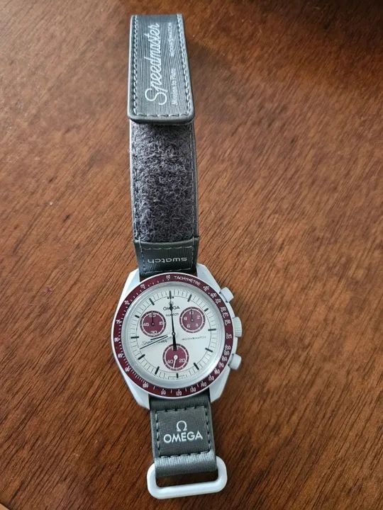 Relógio Swatch Mission to Pluto com apenas 1 uso, na caixa