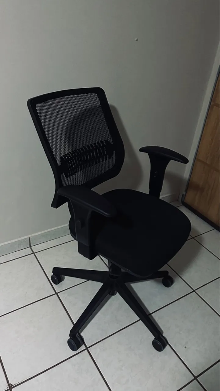 Cadeira de Escritório Ergonômica Preta