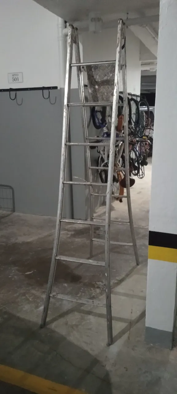 Vendo escada de alumínio alulev com 7 degraus dupla
