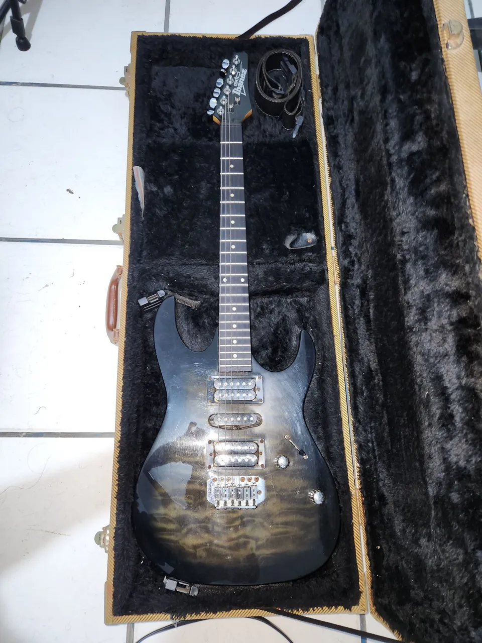 Guitarra Ibanez Gio GRX70QA Com Case Aveludado