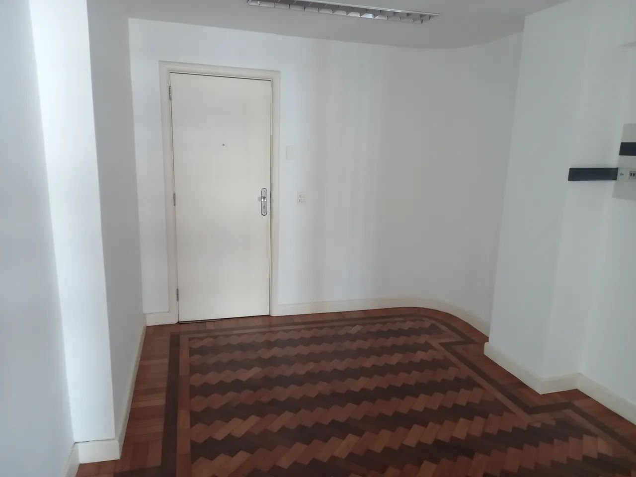 Sala/Conjunto para aluguel tem 82 metros quadrados com 4 quartos em Centro - Rio de Janeir