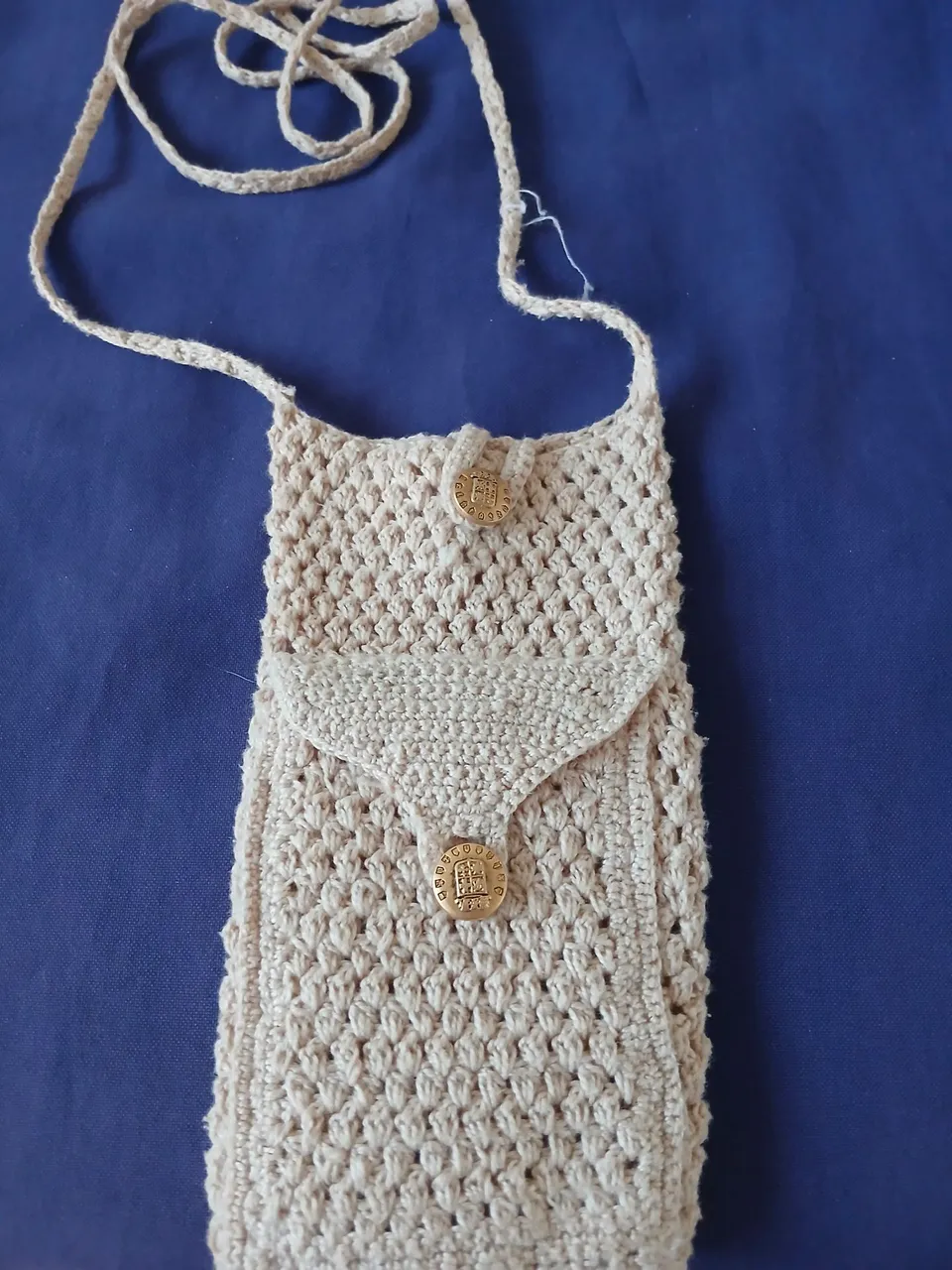Bolsa de ombro em crochê bege