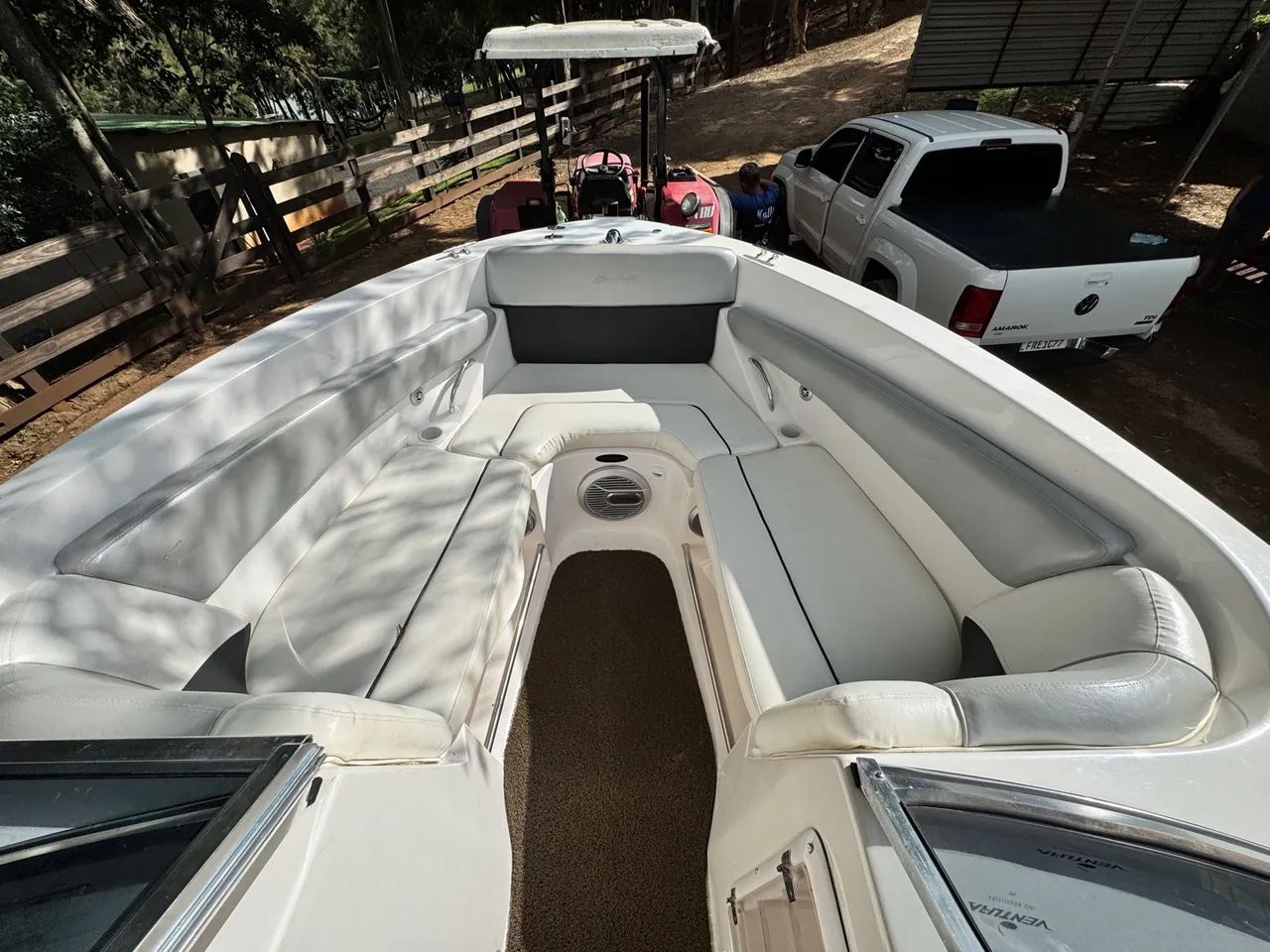 Lancha Ventura V250 Comfort Mercruiser V8 350 MAG 2012 - Foto 9