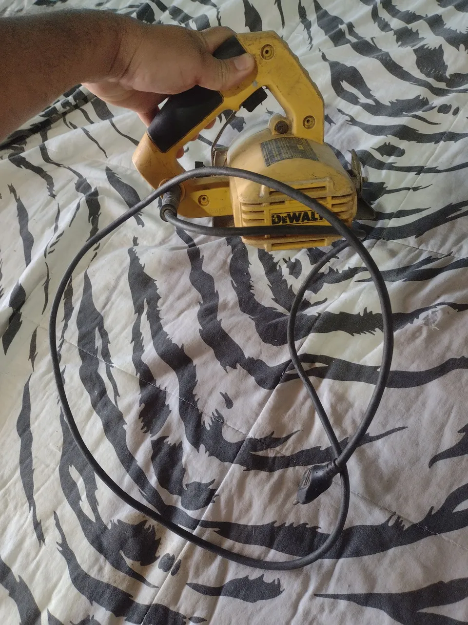 Serra mármore Dewalt